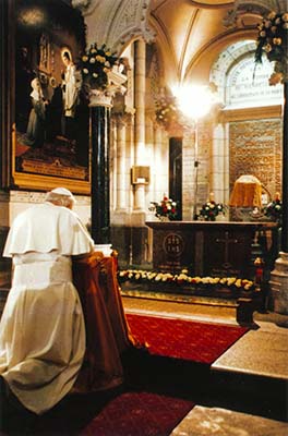 Gambar Paus Yohanes Paulus II meghayati spiritualitas Serikat Maria Montfortan
